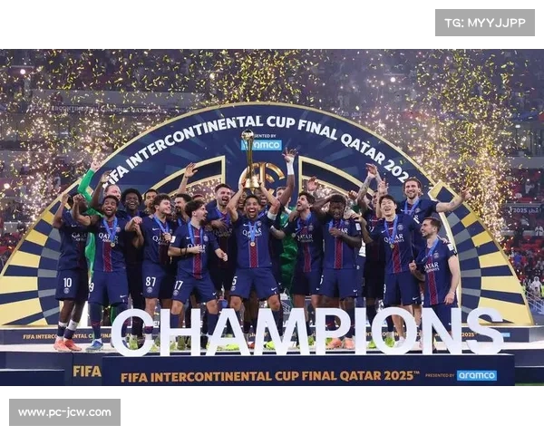 巴黎圣日耳曼加冕年度六冠王，成足坛第三支达成此成就球队